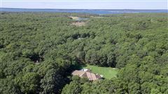 BEAUTIFUL TRADITIONAL HOME IN LOVELY WOODLAND SETTING