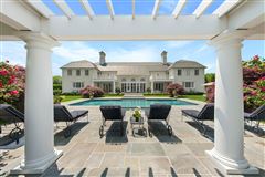 HIGH-END VILLA