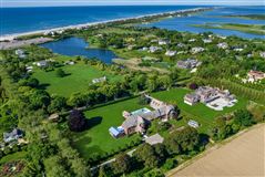 IMPORTANT AND REFINED HAMPTONS ESTATE
