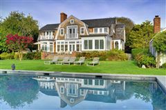 BEAUTIFULLY BUILT TRADITIONAL HOUSE