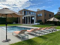 PRISTINE CONTEMPORARY LUXURY HOME
