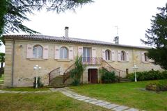 EXPANSIVE PROPERTY AT THE GATES OF BORDEAUX
