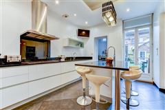 SUPERB BOURGEOIS HOUSE