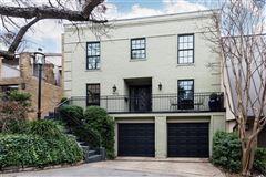 SOPHISTICATED CHRISTOPHER PLACE TOWNHOUSE