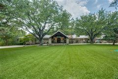 SPECTACULAR OASIS IN THE HEART OF DALLAS