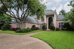 HOME IN A STELLAR LOCATION