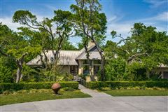EXCEPTIONAL RETREAT IN DALLAS