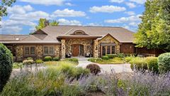 MAGNIFICENT HOME WITH SPECTACULAR MOUNTAIN VIEWS