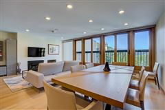 BEAUTIFULLY RENOVATED RESIDENCE IN LIONSHEAD