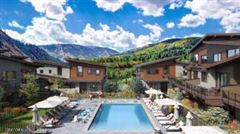 LUXURIOUS COMFORT AT ONE RIVERFRONT