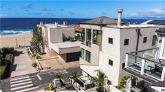 SAND SECTION HOME WITH BREATHTAKING OCEAN VIEWS