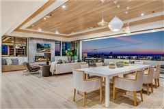 THE ULTIMATE IN COASTAL LIVING