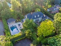 SPECTACULAR DUNTHORPE RETREAT ESTATE