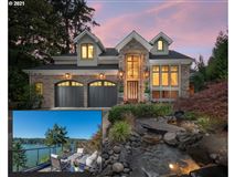 CUSTOM CRAFTED LAKEFRONT BEAUTY