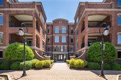 LUXURY PENTHOUSE IN NAPERVILLE
