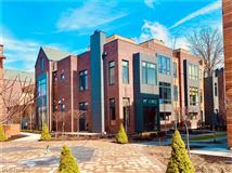 SOPHISTICATED NEW HOME IN FANTASTIC LOCATION