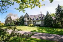 COUNTRY MANOR HOME IN DEER LAKE ESTATES