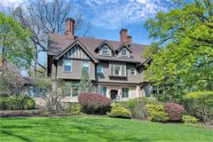 SPECTACULAR UPDATE OF A CIRCA 1907 HOME