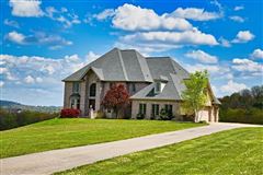 EXECUTIVE HOME ON 2.75 ACRES!