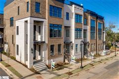 SPACIOUS TOWNHOME IN A PREMIER LOCATION