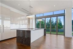 GORGEOUS UNIT IN THE CHARLES