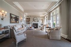 ELEGANT CONDO IN REGENTS PARK