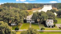 QUINTESSENTIAL LOW COUNTRY HOME WITH GUEST COTTAGES ON LAKE DYE