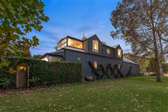UNIQUE PARKSIDE RESIDENCE