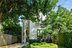 EXQUISITE HOME WITH TASTEFUL FINISHES NEAR AUDUBON PARK