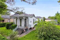 OPPORTUNITY ON VERY DESIRABLE CHESTNUT STREET