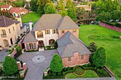 IMPECCABLY MAINTAINED HOME IN LAFAYETTE