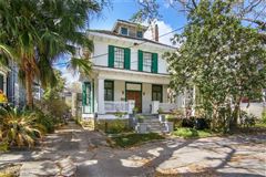 HOUSE AND CARRIAGE HOME IN FABULOUS LOCATION