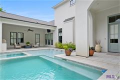HOME WITH STUNNING POOL
