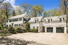 STUNNING COLONIAL COUNTRY RETREAT