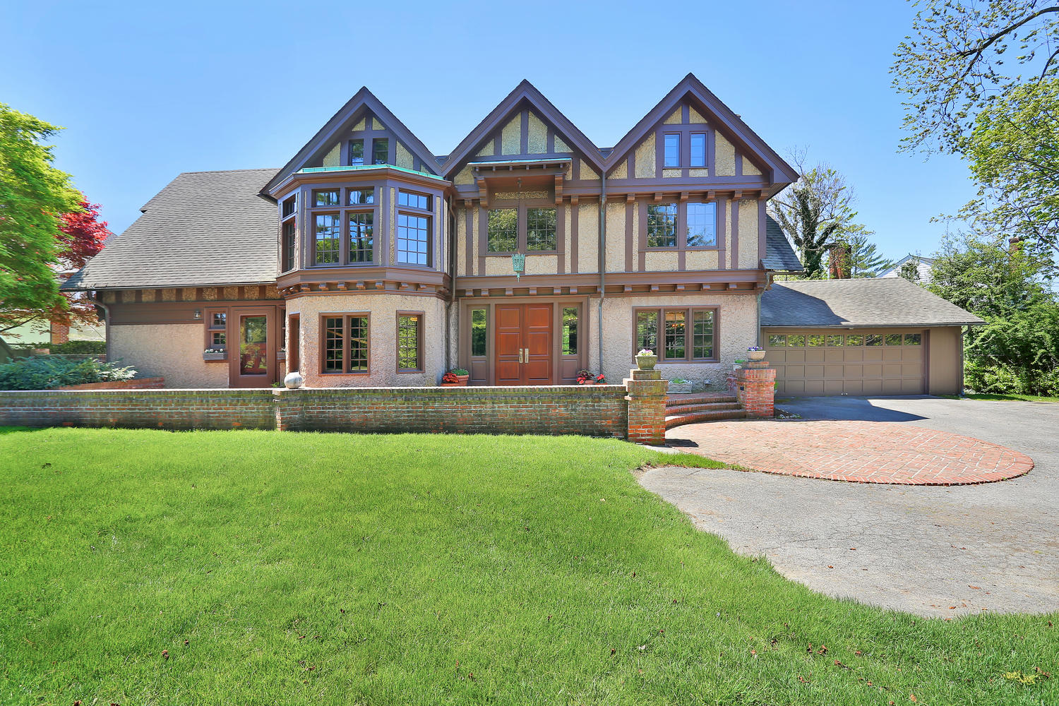 THIS TOTALLY UNIQUE HOME IS YOUR PRIVATE RETREAT