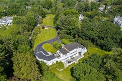 HANDSOME COLONIAL IN BEAUTIFUL SETTING