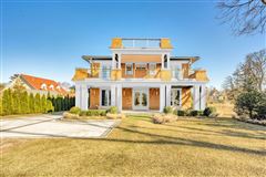 CUSTOM ARCHITECTURAL MASTERPIECE