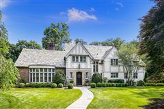 A TIMELESS AND TREASURED RESIDENCE IN PARK RIDGE HARRISON