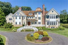 CAPTIVATING NEW CANAAN ESTATE