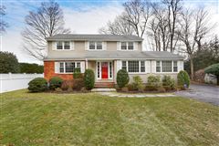 GRACIOUS FOUR BEDROOM COLONIAL IN COS COB