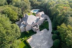 EXTRAORDINARY CUSTOM BUILT GEORGIAN MANOR