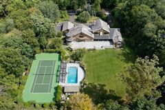 MID-COUNTRY COMPOUND BUILT TO THE HIGHEST STANDARDS