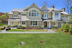 SUPERBLY CONSTRUCTED FIVE BEDROOM ESTATE