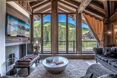 BEAUTIFUL AND COZY TOP FLOOR APARTMENT WITH SUPERB VIEWS