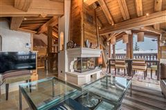CHARMING CHALET NEAR THE CENTER OF THE RESORT