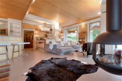 GROUND FLOOR APARTMENT IN HISTORIC BUILDING