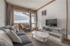 SKI IN-OUT APARTMENT IN QUIET BUILDING