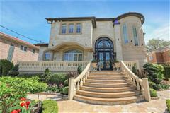 CLASSIC ELEGANCE WITH SMART HOME FEATURES