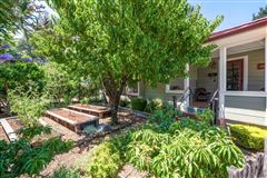 CHARMING CRAFTSMAN HOME IN DOWNTOWN HEALDSBURG