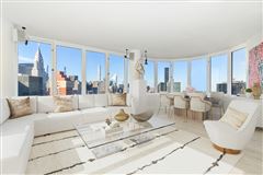 SPECTACULAR HOME WITH SHOWSTOPPING VIEWS